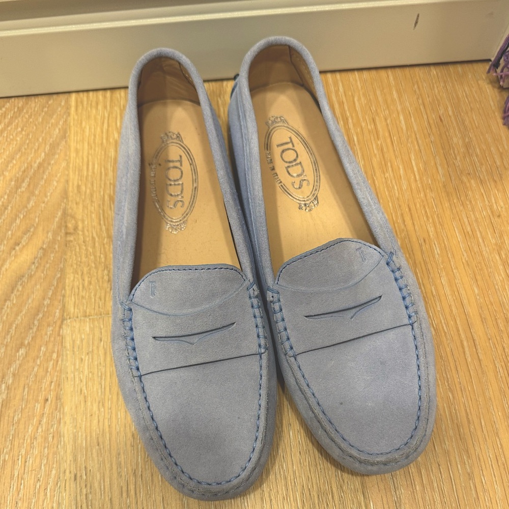 Tod’s driving loafer, size 39, light blue